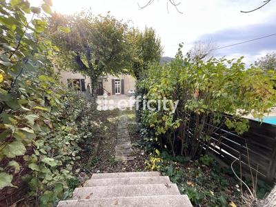 Maison - 305 m² - 13 pièces