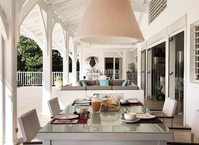 Villa - 220 m² - 5 pièces