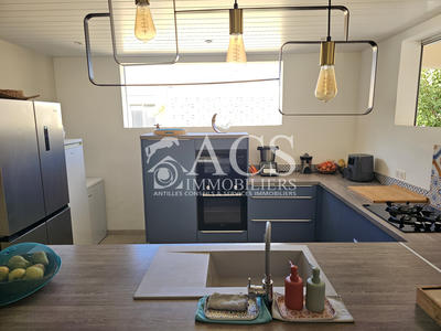 Maison - 204 m² - 7 pièces