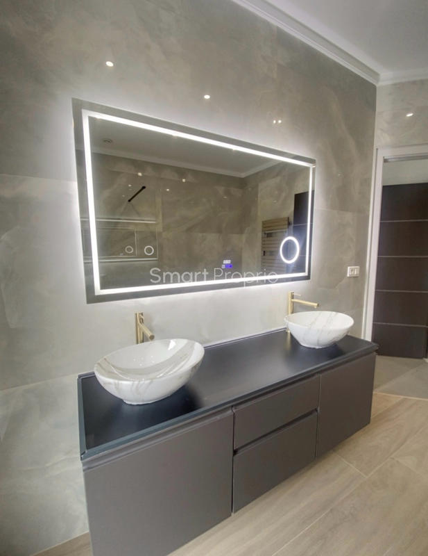 Propriété - 250 m² - 6 pièces