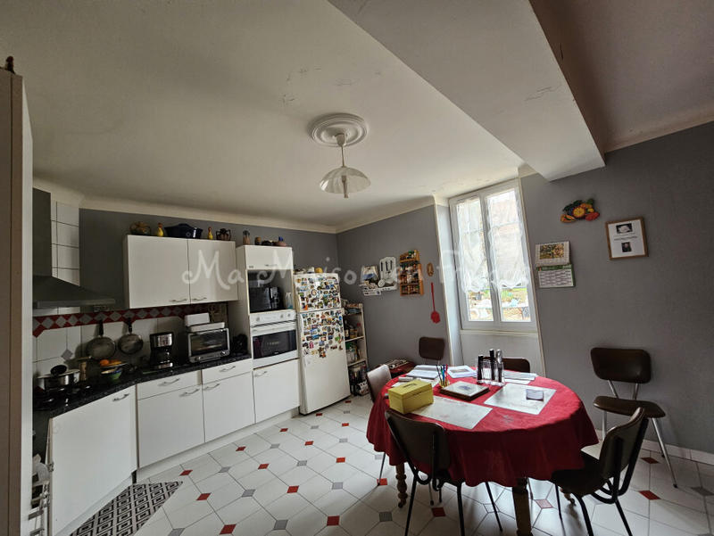 Maison - 170 m² - 9 pièces