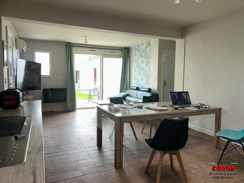 Maison - 235 m² - 7 pièces