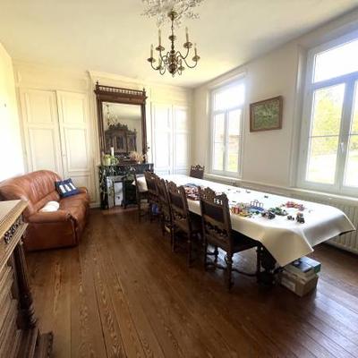 Maison - 201 m² - 9 pièces