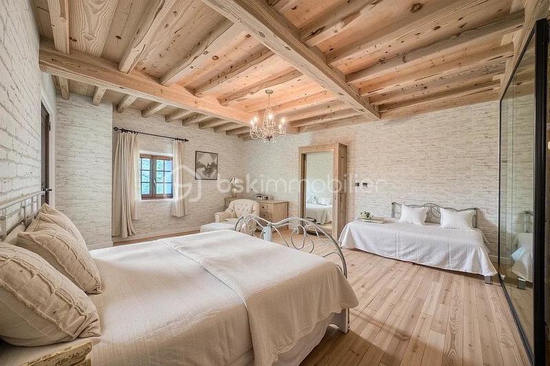 Maison en pierre - 256 m² - 9 pièces