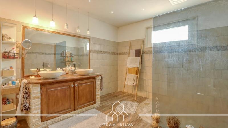 Maison - 200 m² - 5 pièces