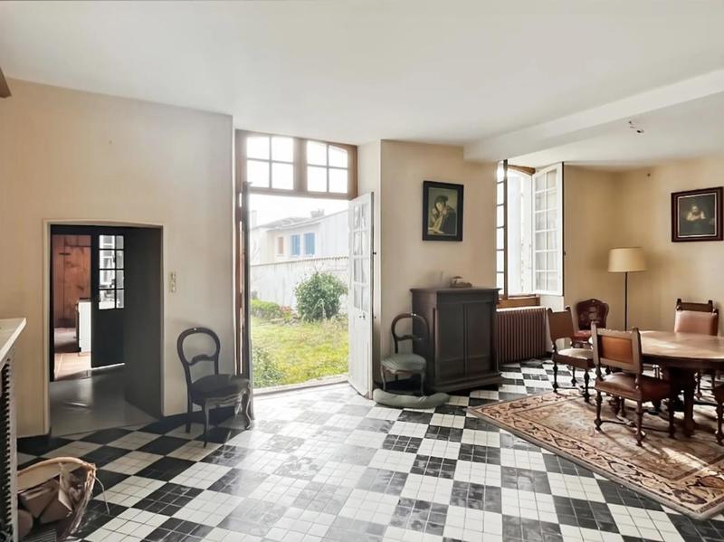 Maison - 290 m² - 8 pièces