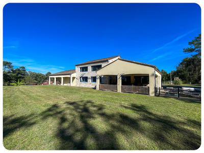 Maison contemporaine - 294 m² - 8 pièces