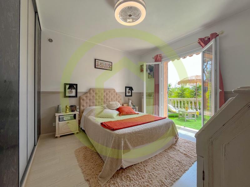 Maison - 233 m² - 7 pièces