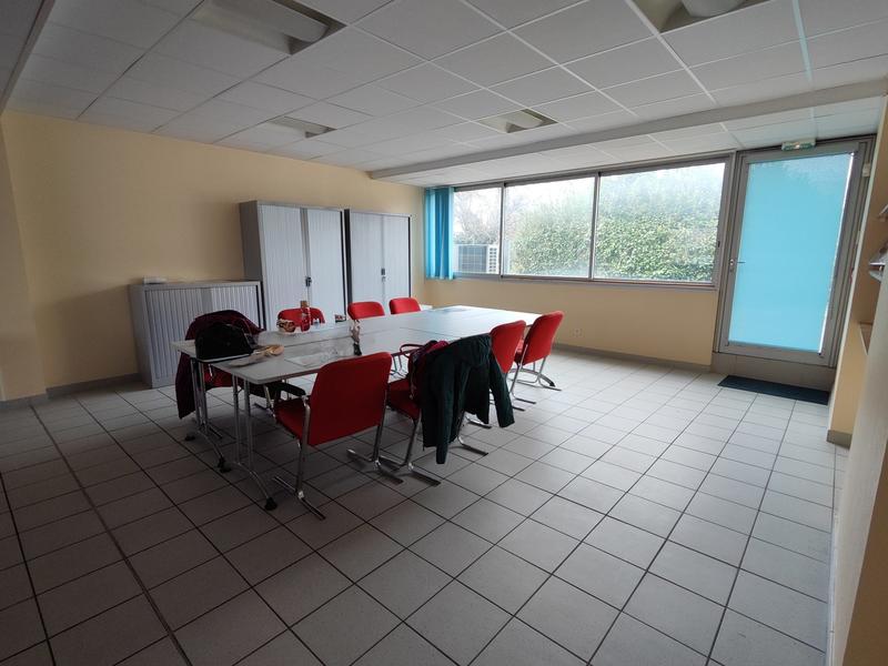 Local commercial - 135 m² - 5 pièces