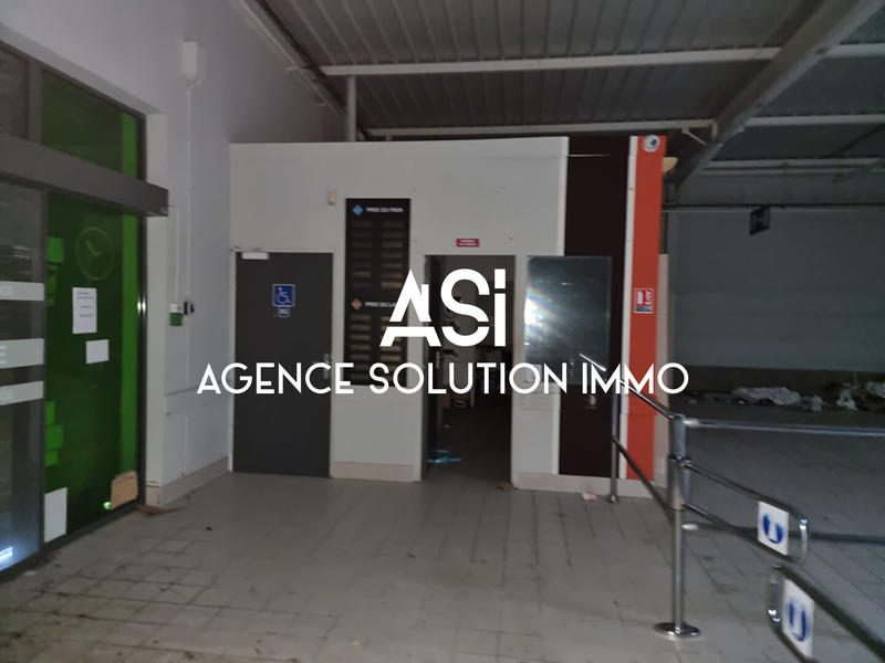 Local commercial - 1 104 m²