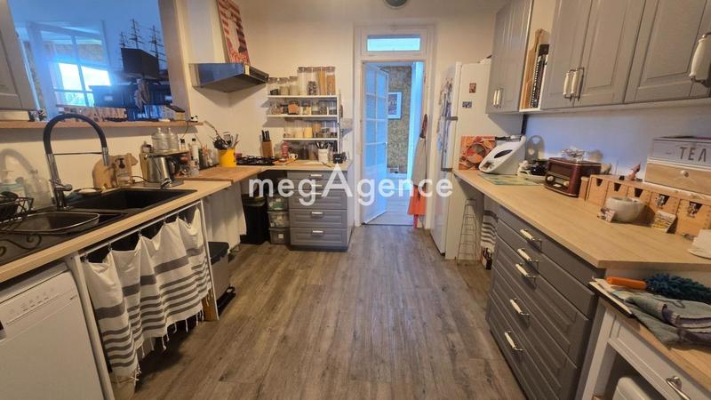 Maison - 210 m² - 8 pièces