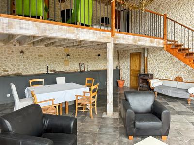 Maison - 682 m² - 20 pièces