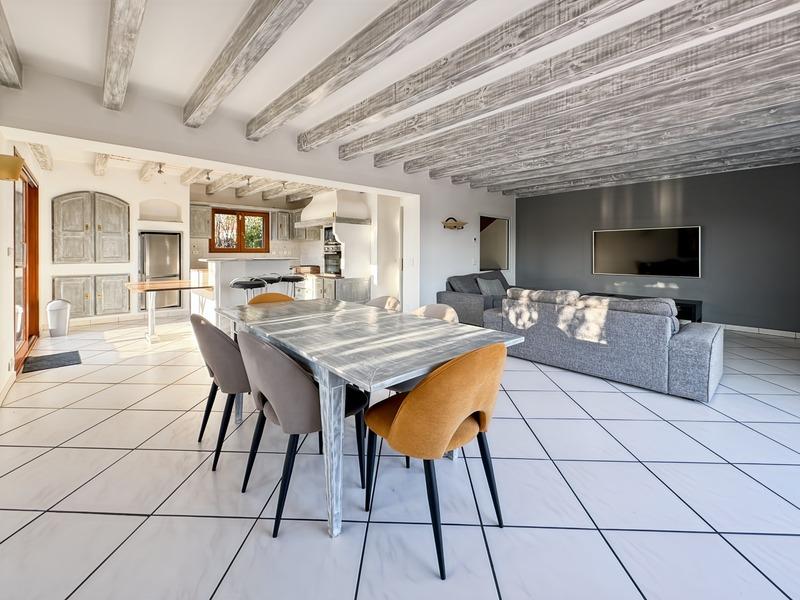 Maison - 230 m² - 7 pièces