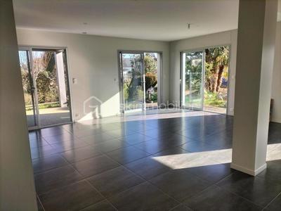 Maison - 196 m² - 6 pièces