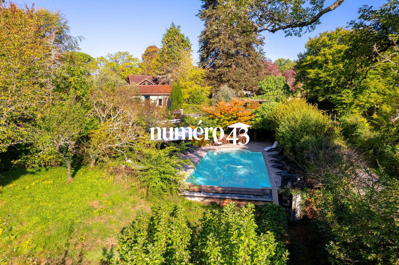 Maison ancienne - 218 m² - 7 pièces