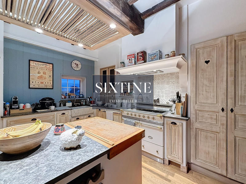 Maison ancienne - 692 m² - 16 pièces