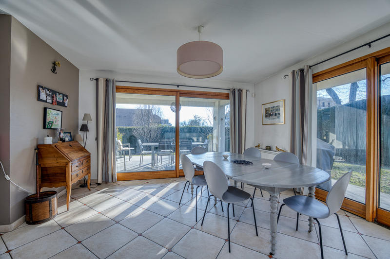 Maison - 261 m² - 11 pièces