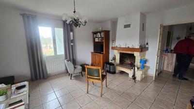 Maison - 1 320 m² - 5 pièces