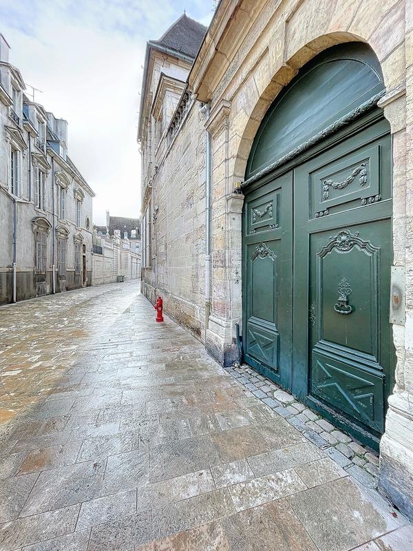 Appartement ancien - 250 m² - 7 pièces