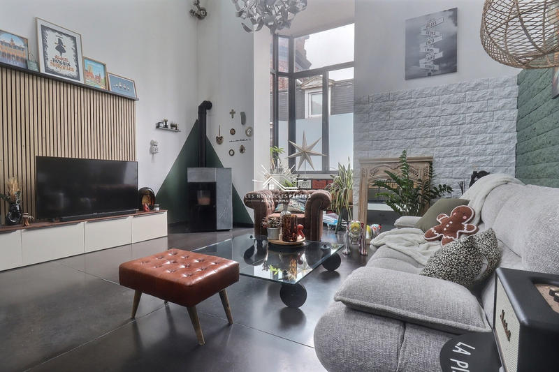 Loft - 145 m² - 6 pièces