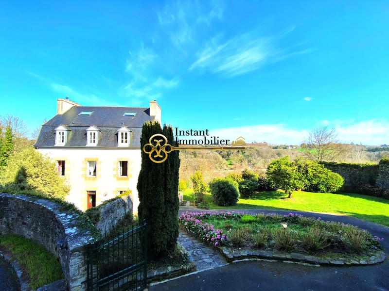 Maison - 185 m² - 11 pièces