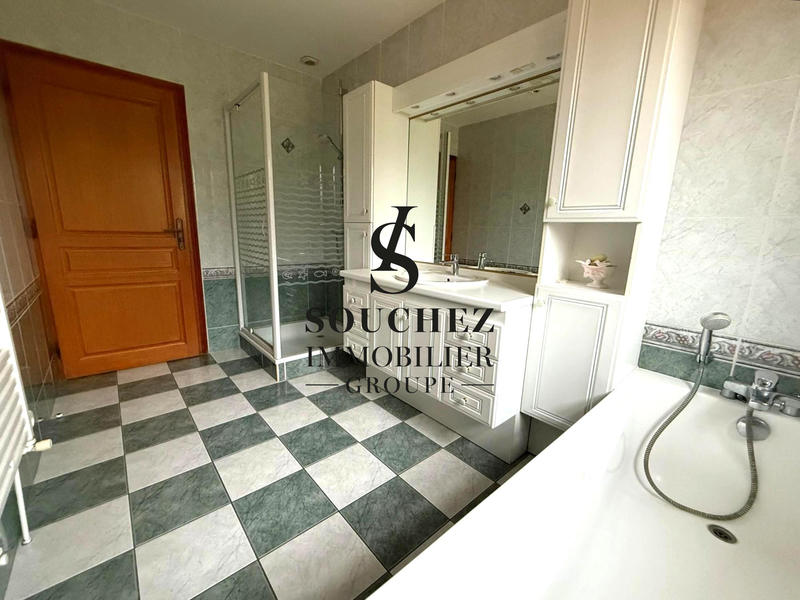 Maison - 202 m² - 7 pièces