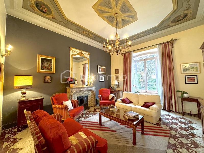 Demeure - 350 m² - 8 pièces