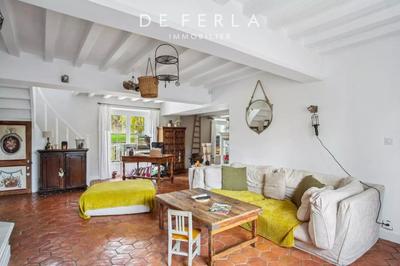 Propriété - 260 m² - 10 pièces