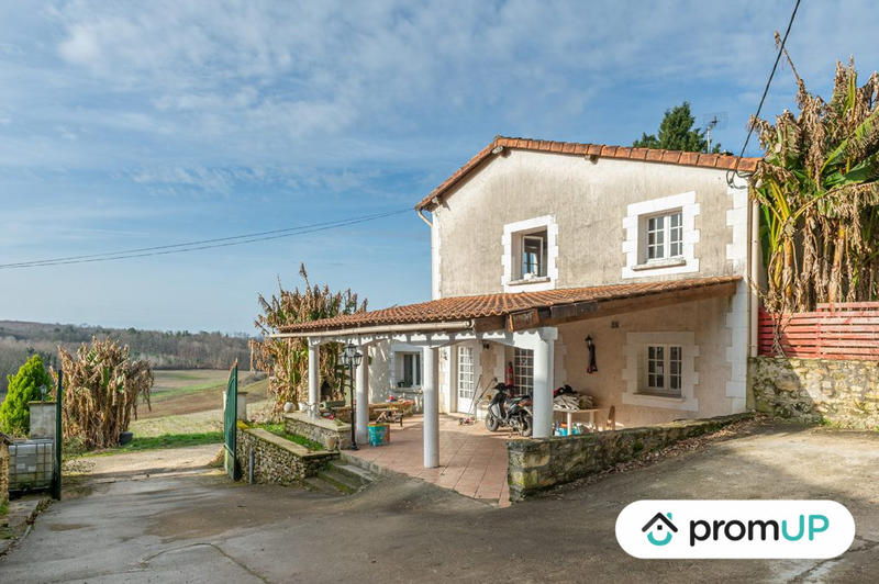Maison - 256 m² - 7 pièces
