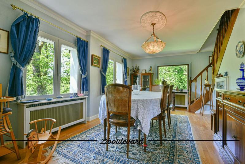 Maison - 220 m² - 7 pièces