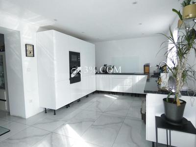 Maison - 98 m² - 4 pièces