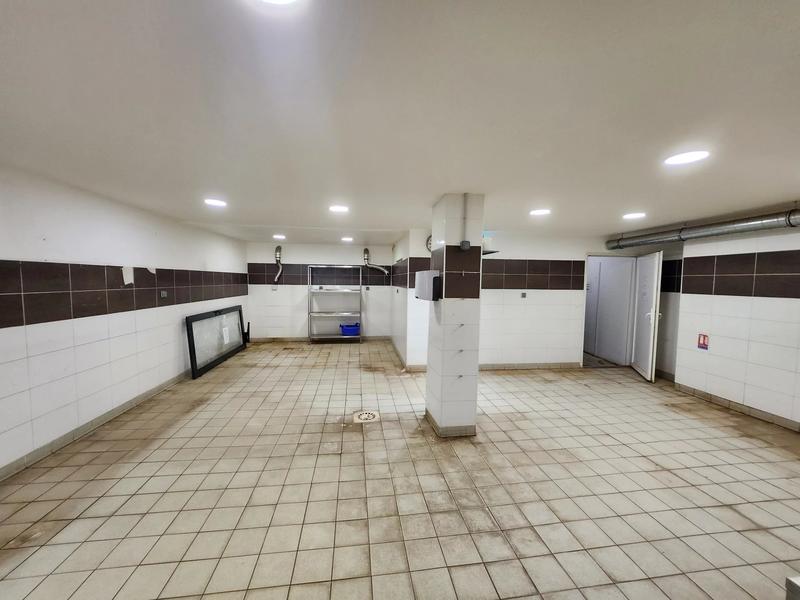 Local commercial - 180 m² - 6 pièces