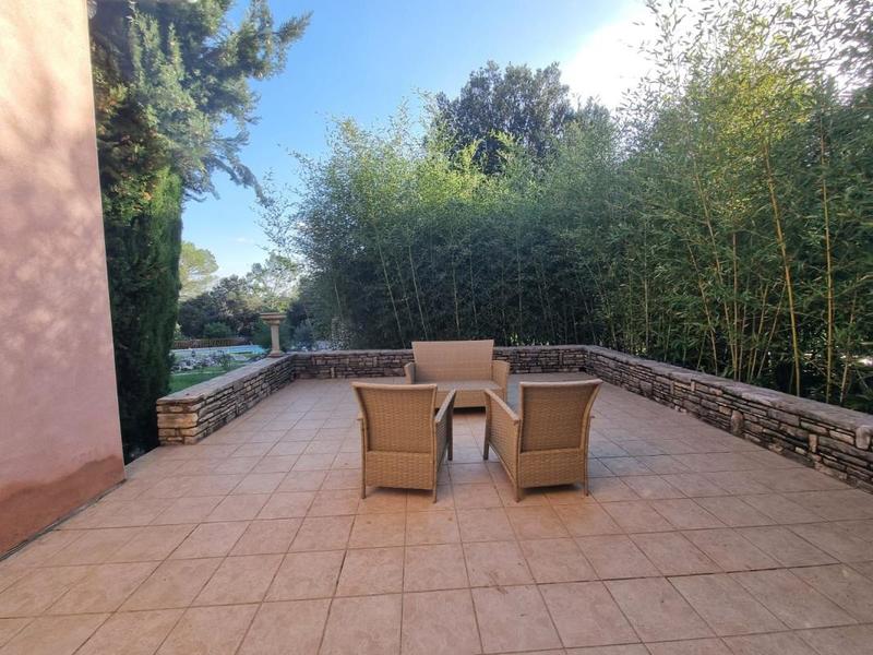 Propriété - 425 m² - 7 pièces