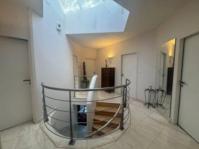 Maison - 195 m² - 6 pièces