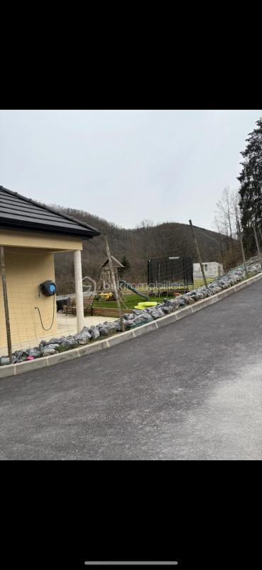 Pavillon - 180 m² - 8 pièces