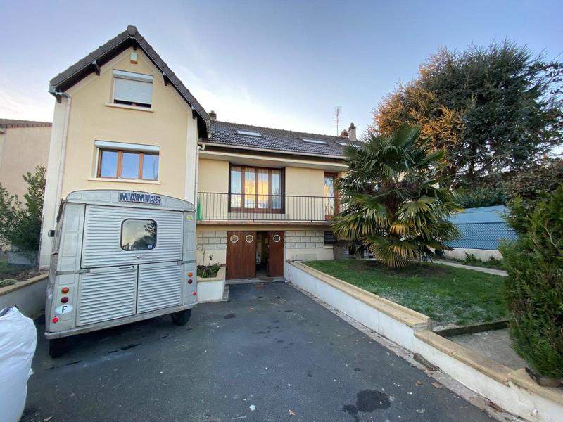 Maison - 186 m² - 9 pièces