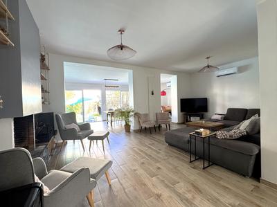 Maison - 204 m² - 6 pièces