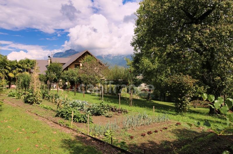 Propriété - 240 m² - 9 pièces