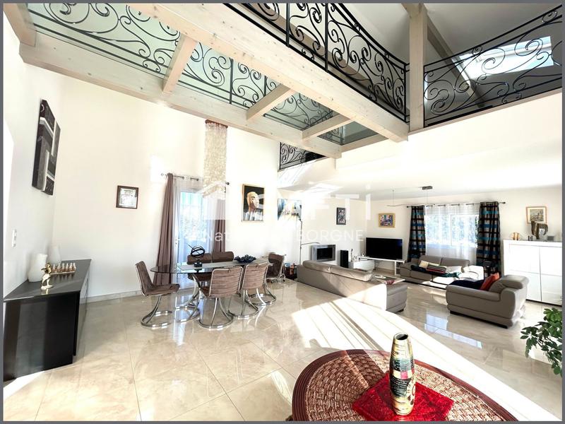 Villa - 220 m² - 7 pièces