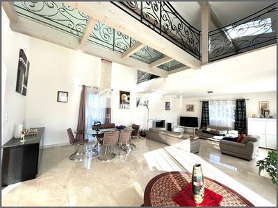 Villa - 220 m² - 7 pièces