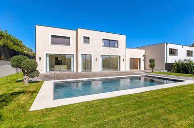 Maison - 280 m² - 8 pièces