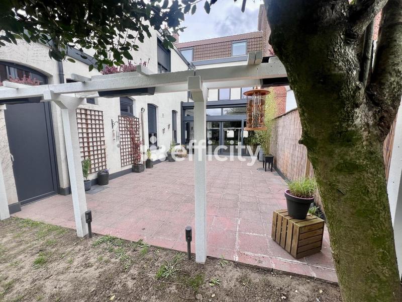 Maison - 247 m² - 10 pièces