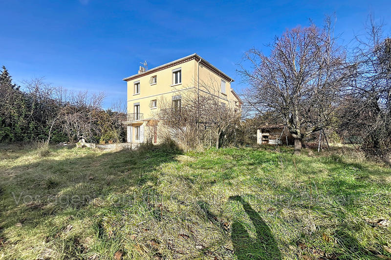 Maison - 174 m² - 9 pièces