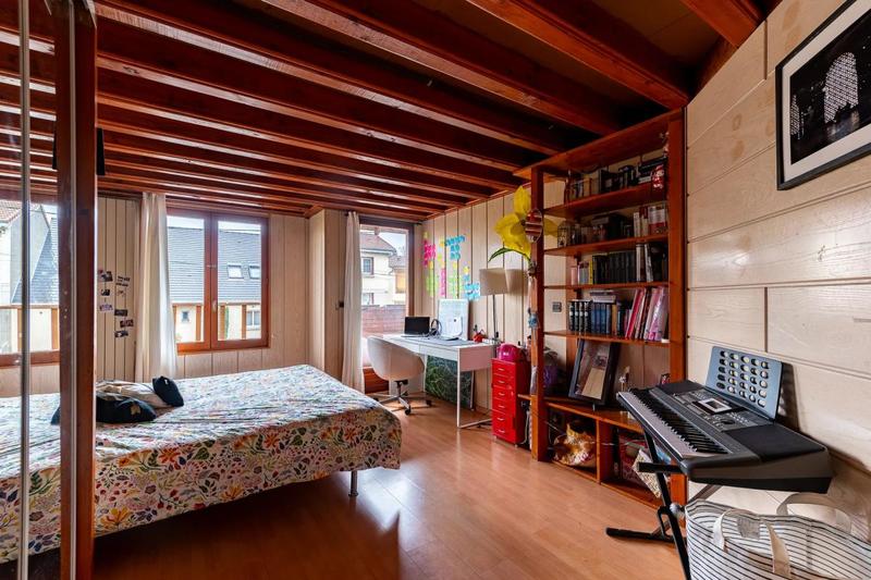 Maison de bois - 220 m² - 8 pièces