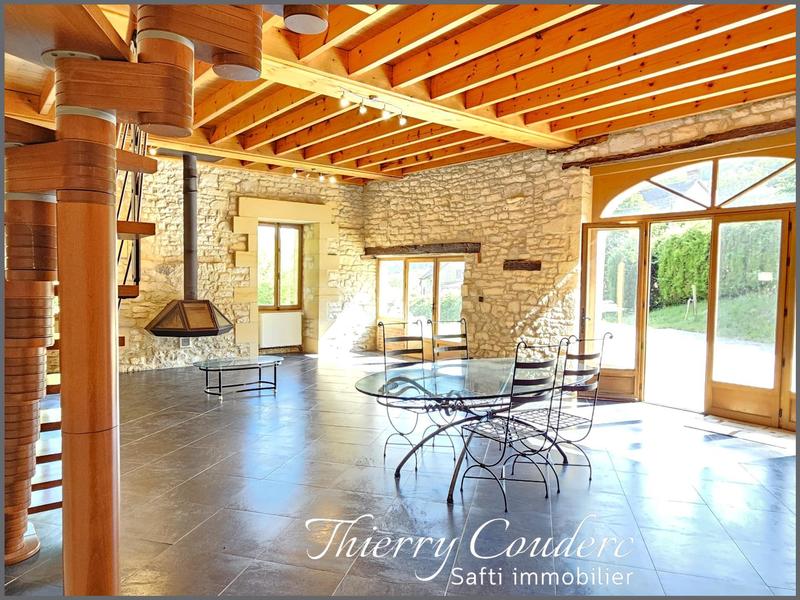 Maison - 213 m² - 9 pièces