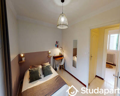 Chambre - 80 m² - 1 pièce