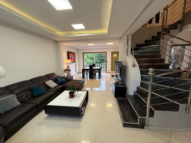 Maison - 165 m² - 7 pièces