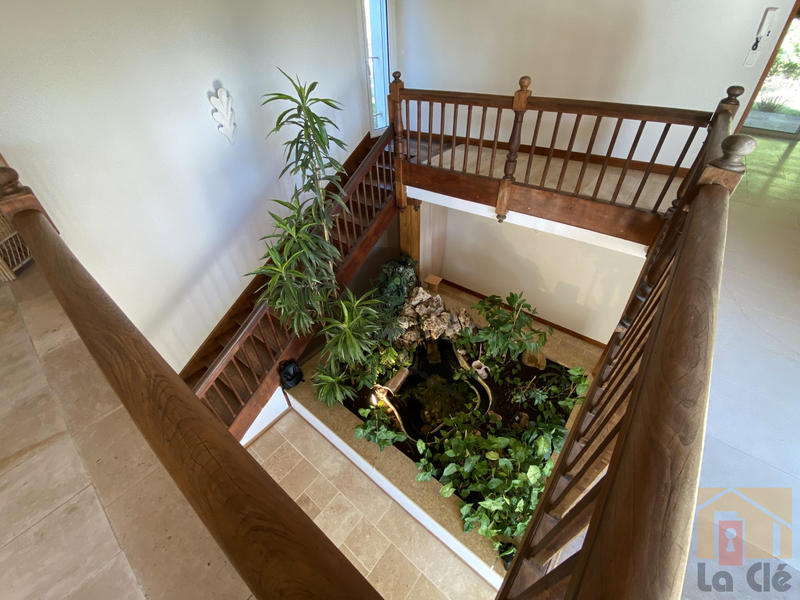 Maison - 455 m² - 9 pièces