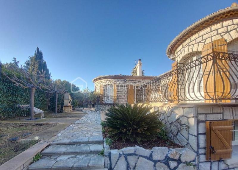 Propriété - 180 m² - 8 pièces