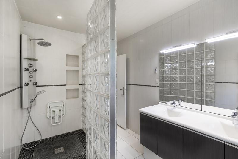 Maison - 226 m² - 8 pièces